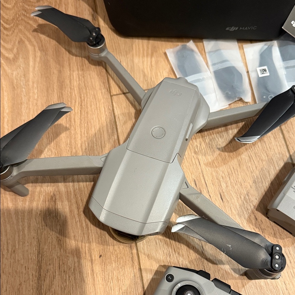 DJI Mavic Air 2 Gray Drone Set with Controller and Accessories
Flymore package - Picture 3 of 5